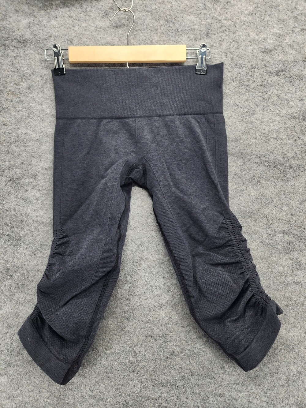 Lululemon Leggings Womens 6 Capri Activewear Black Mid Rise 26x16"